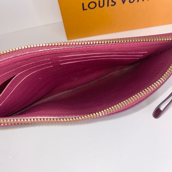 ❌❌SOLD OUT❌❌ Vuitton monogram Pallas wristlet - Picture 2 of 8